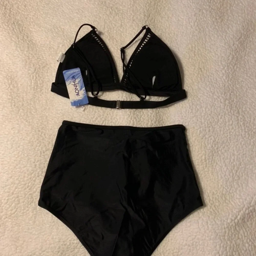 Bikini - Picture 2 of 2